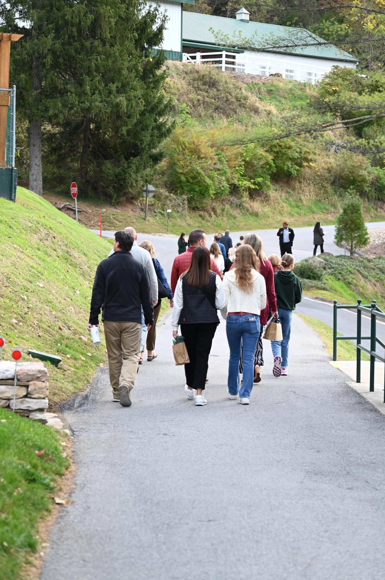 Grier families on the way to an assembly during Parent's Weekend