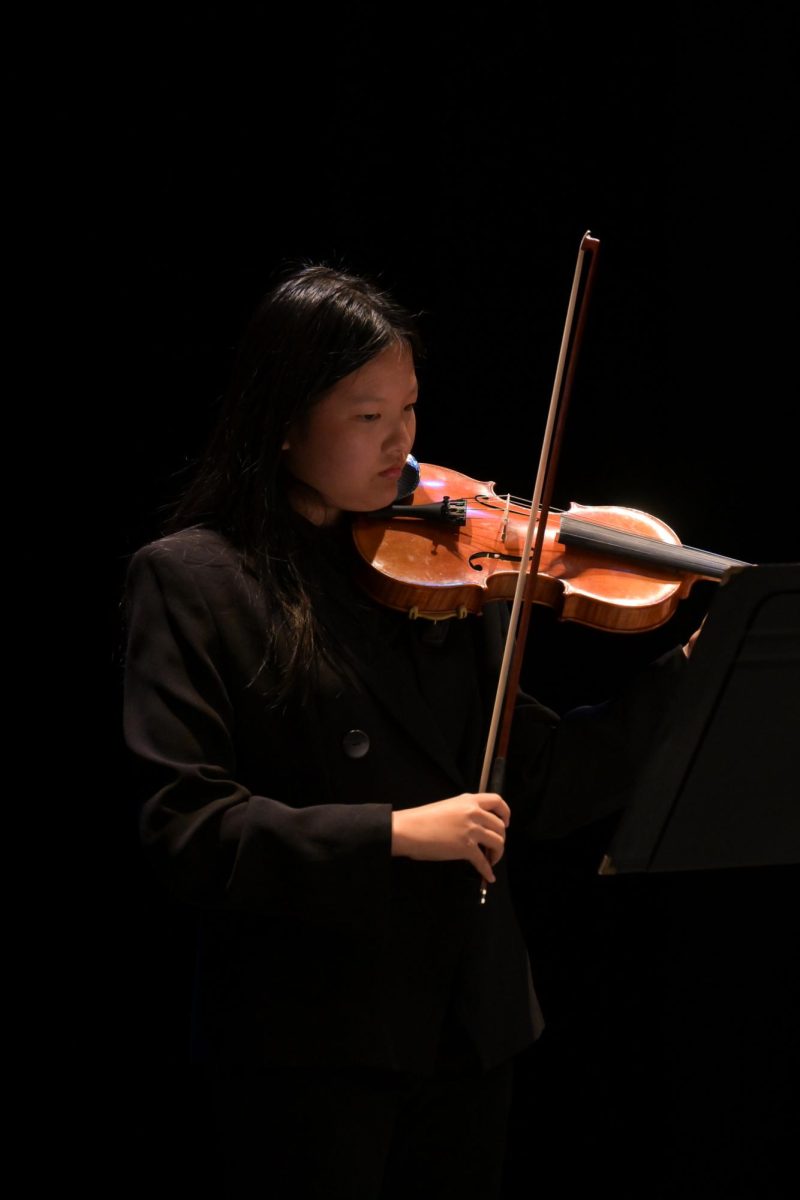 Rayna Qu playing at the Parents weekend concert