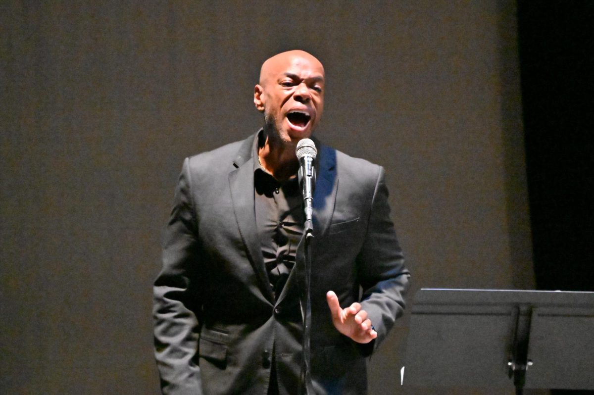 One of the guest singers singing a soul song from the 1960s!